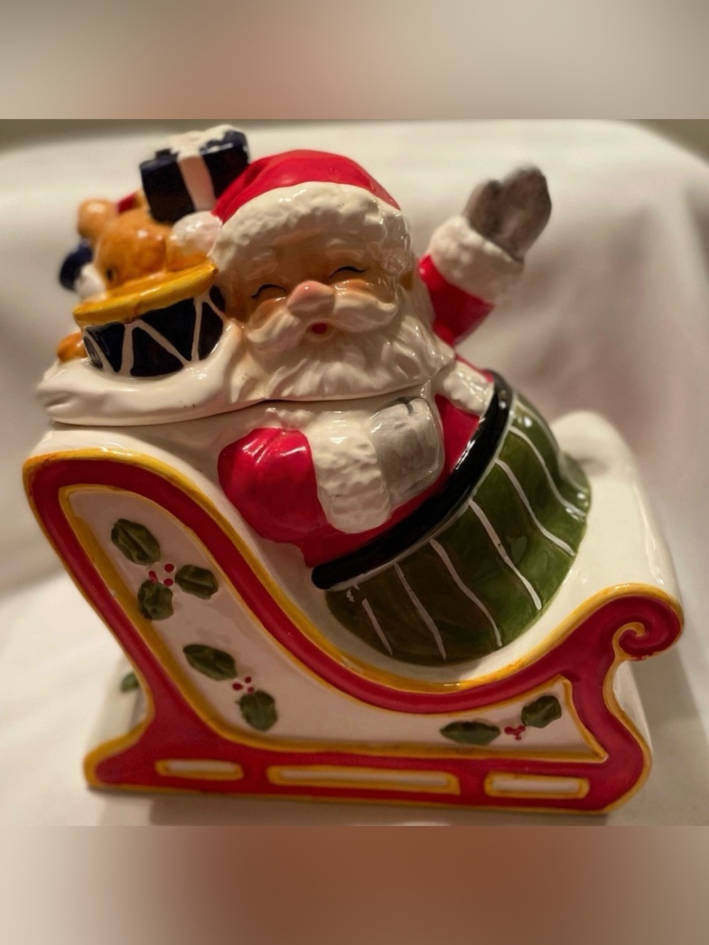 Vintage Santa’s Sleigh Cookie Jar Circa 1980’s Excellent Condition